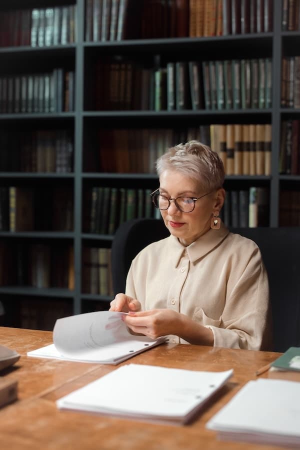 Bibliothèque et documents de recherche illustrant le modèle CHC et les aptitudes cognitives